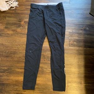 Nike leggings w/ logo on back